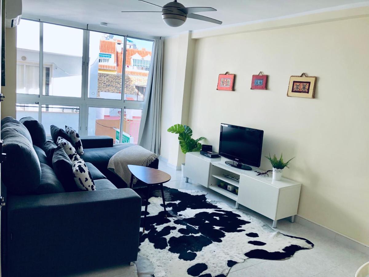 פואנגירולה Beautiful Modern Apartment 100M From The Sea מראה חיצוני תמונה
