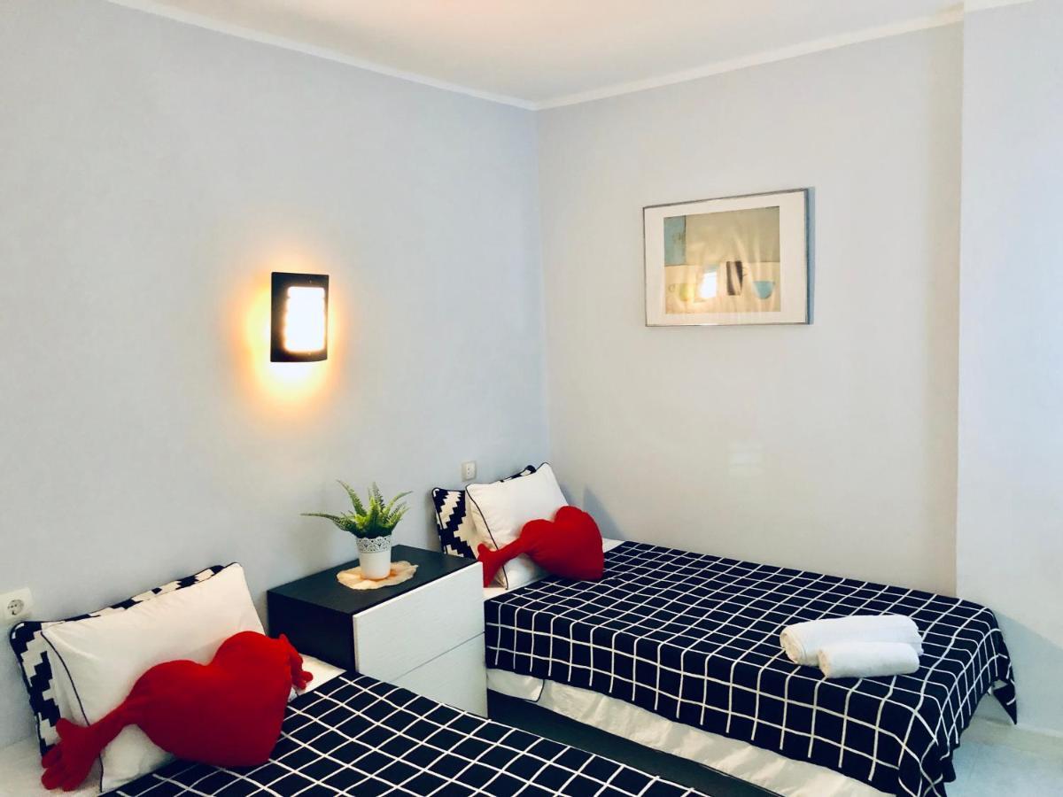 פואנגירולה Beautiful Modern Apartment 100M From The Sea מראה חיצוני תמונה