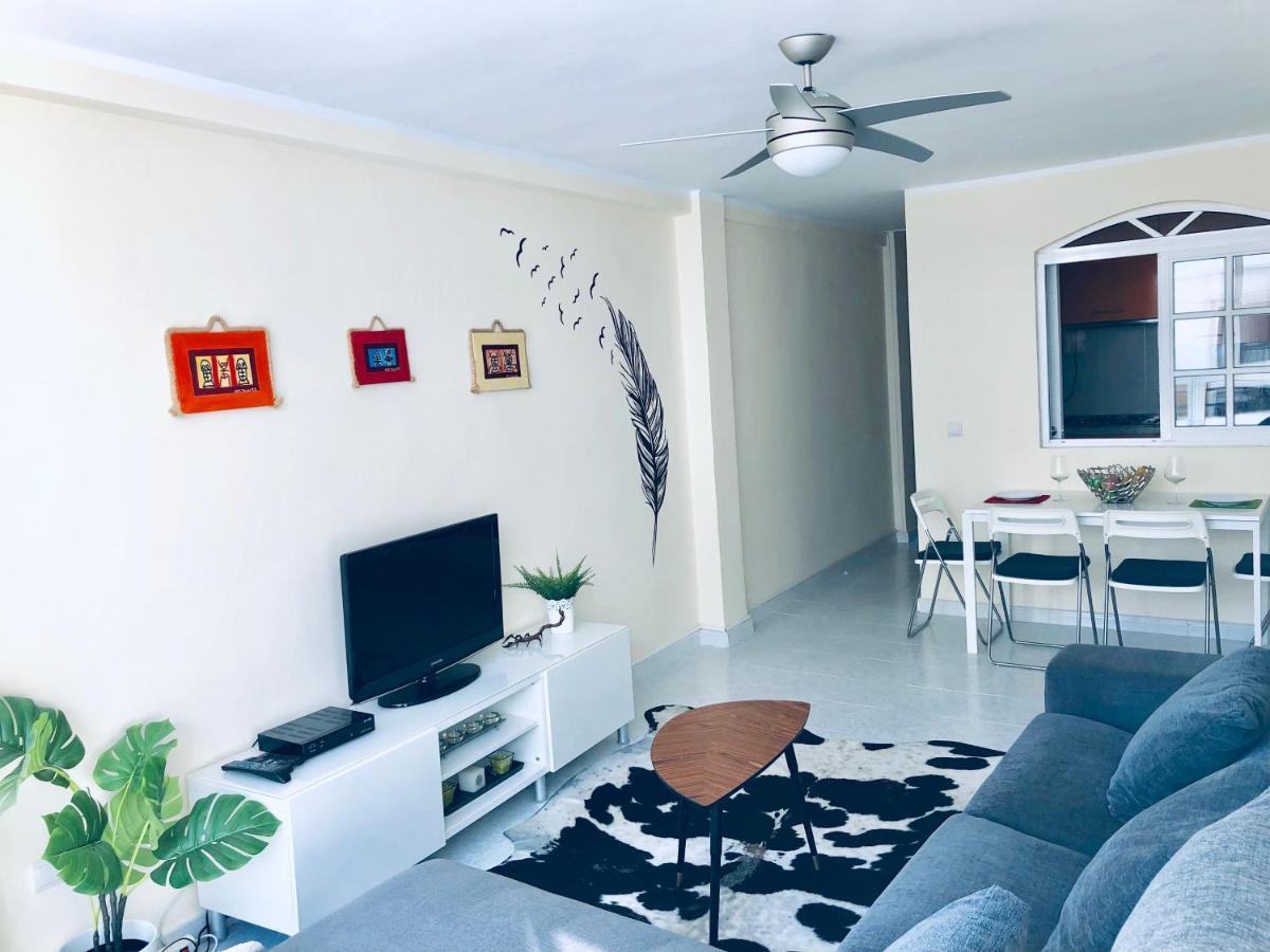 פואנגירולה Beautiful Modern Apartment 100M From The Sea מראה חיצוני תמונה